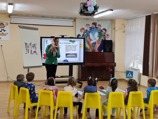 Интерактивни методи на преподаване  по БДП в група  Снежанка" с г- жа  А. Джамбазова. - ДГ Еделвайс - Велинград